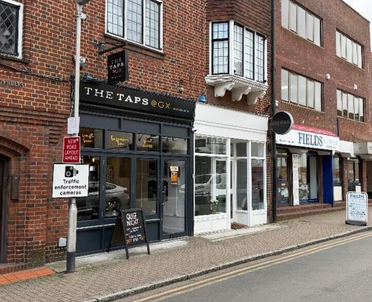 14 Station Rd, Gerrards Cross à louer - Photo de l’immeuble – Image 2 sur 4