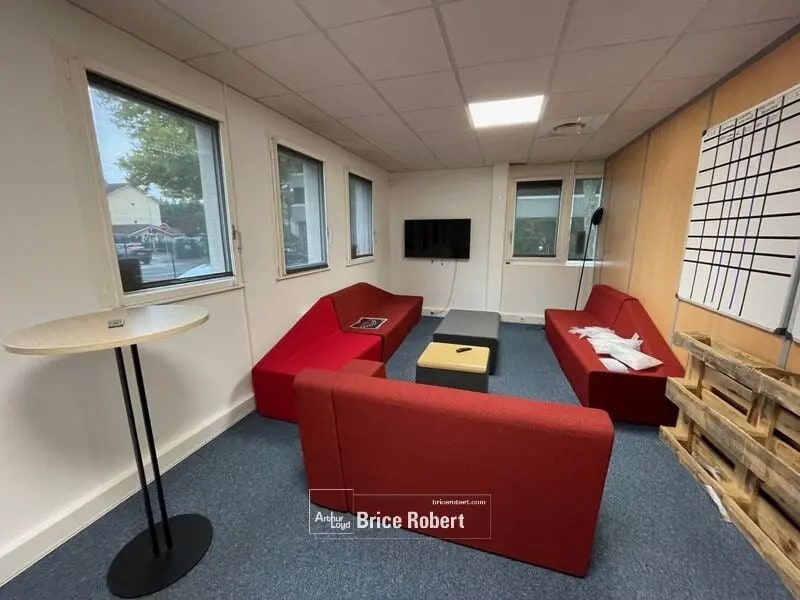 Bureau dans Bron à louer Photo intérieure– Image 1 sur 4