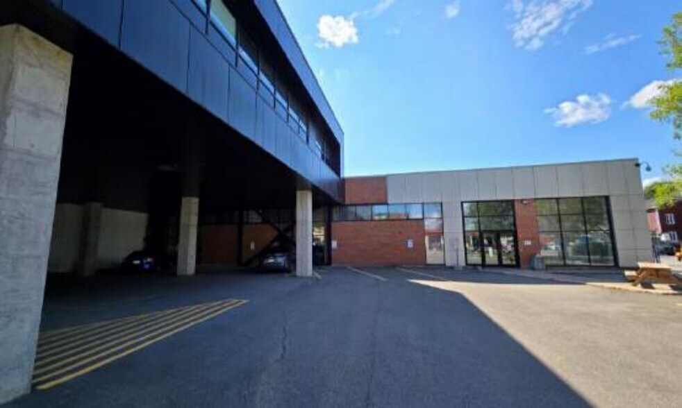 21 Rue Racine O, Chicoutimi, QC à louer - Photo de l’immeuble – Image 2 sur 11