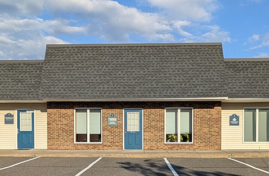 100 S Jersey Ave, East Setauket, NY à louer - Photo de l’immeuble – Image 2 sur 3