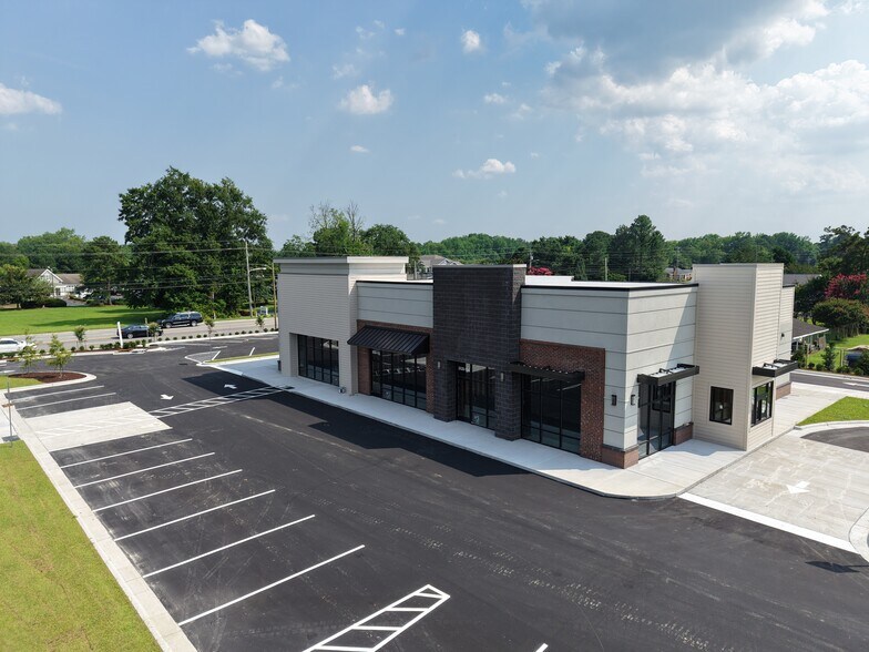 2610 Dickinson Ave, Greenville, NC à louer - Photo de l’immeuble – Image 1 sur 11