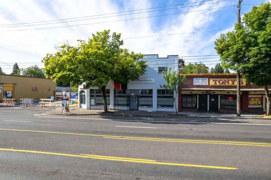 10534 NE Sandy Blvd, Portland, OR à louer - Photo de l’immeuble – Image 3 sur 10