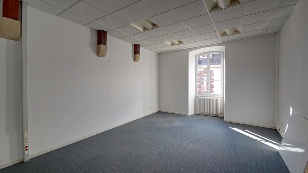 Bureau dans Strasbourg à louer - Photo de l’immeuble – Image 3 sur 10