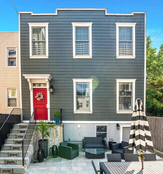 Plus de détails pour 1022 47th Ave, Long Island City, NY - Logement à vendre