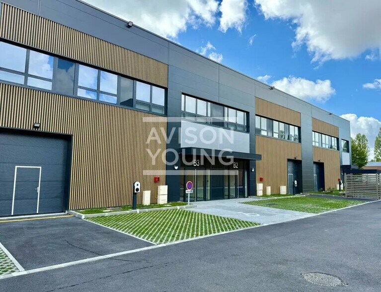 Local d’activités dans Trappes à louer - Photo de l’immeuble – Image 2 sur 7