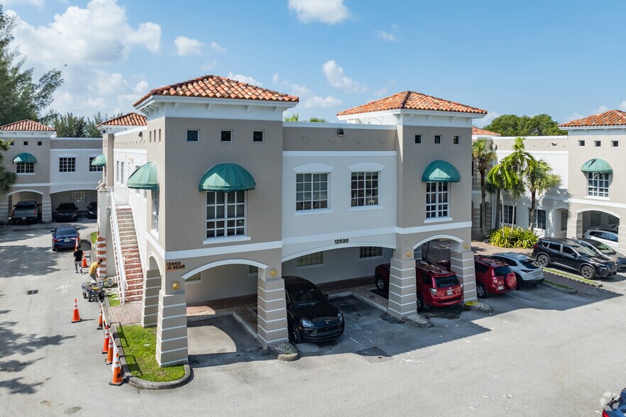 12940 SW 128th St, Miami, FL à louer - Photo de l’immeuble – Image 2 sur 4
