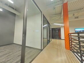 7701 Lemmon Ave, Dallas, TX à louer Photo intérieure– Image 2 sur 5