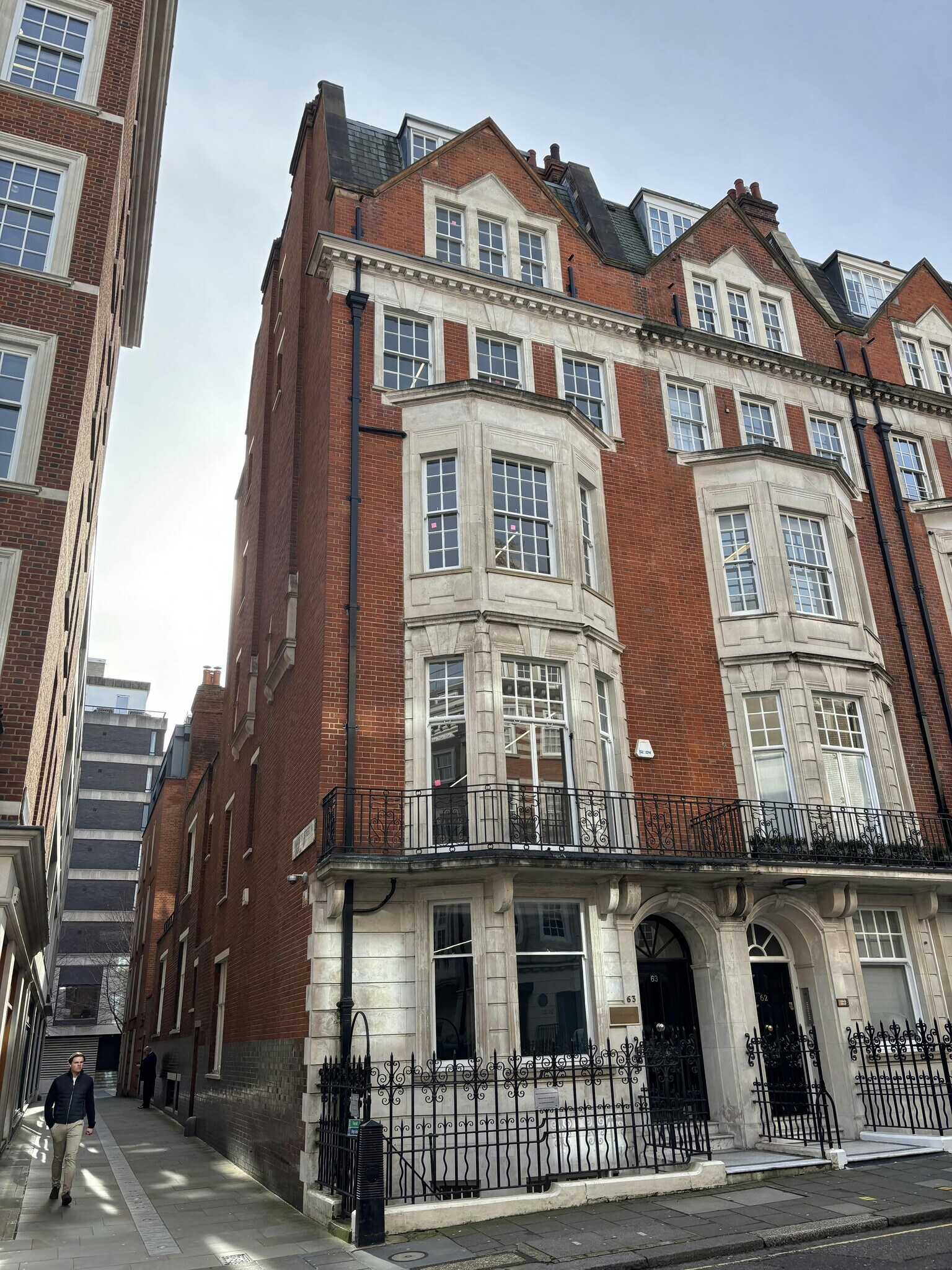 63 Grosvenor St, Londres à louer Photo de l’immeuble– Image 1 sur 9