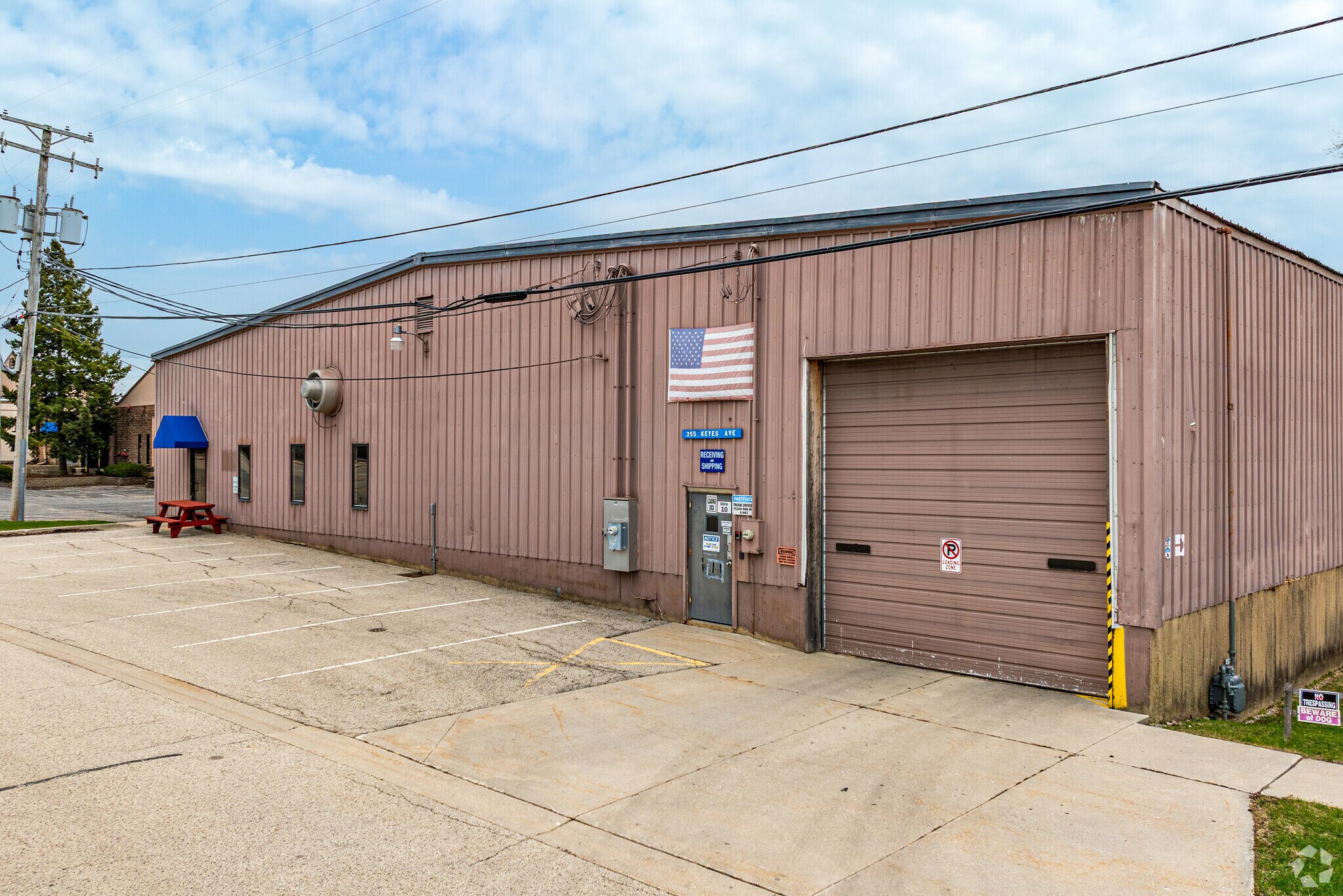 201-255 Keyes Ave, Hampshire, IL à vendre Photo principale– Image 1 sur 8