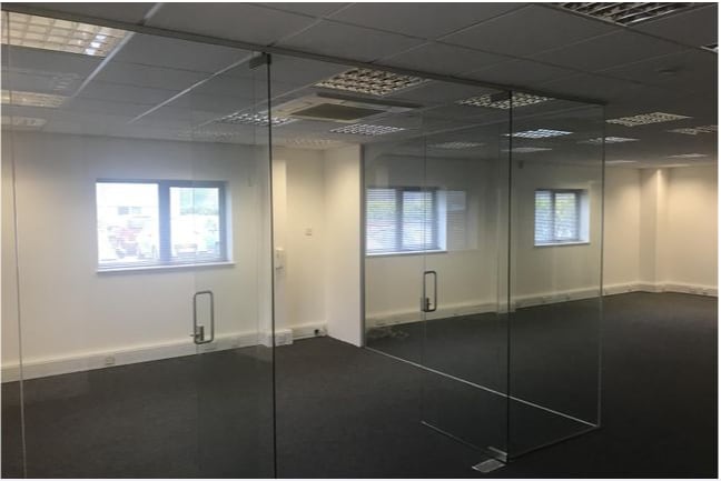 Segensworth Rd, Fareham à louer Photo de l’immeuble– Image 1 sur 5