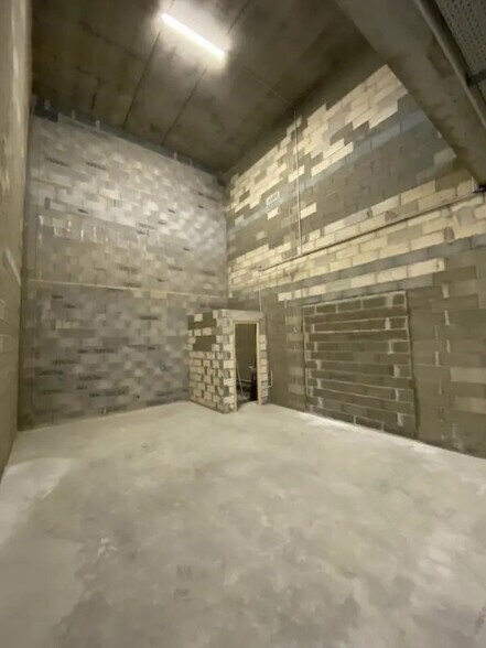 Bureau dans Ambarès-et-Lagrave à louer - Photo de l’immeuble – Image 2 sur 7