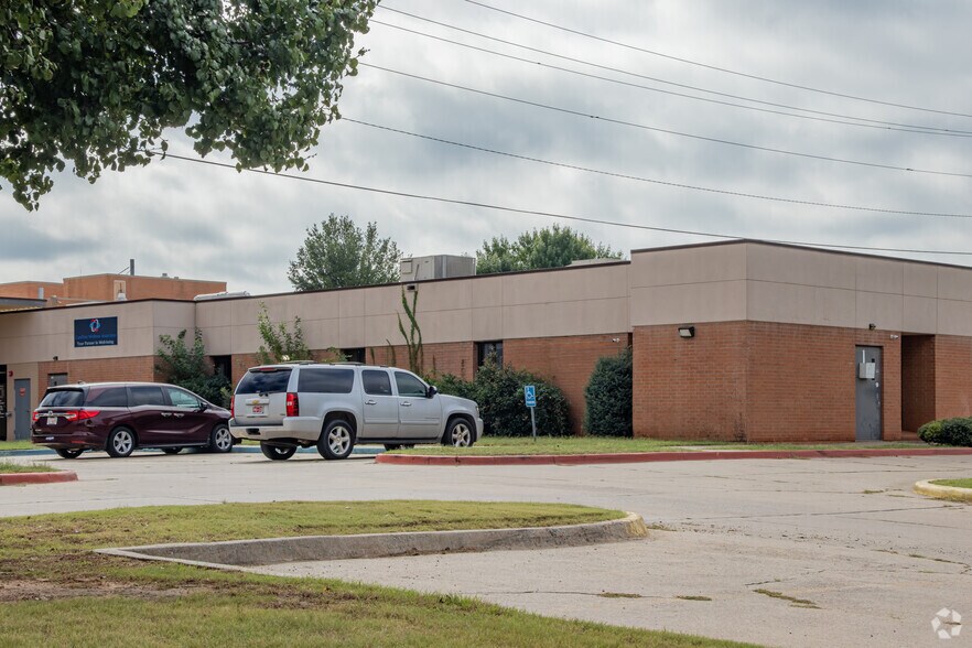 2222 W Iowa Ave, Chickasha, OK à vendre - Photo de l’immeuble – Image 3 sur 3