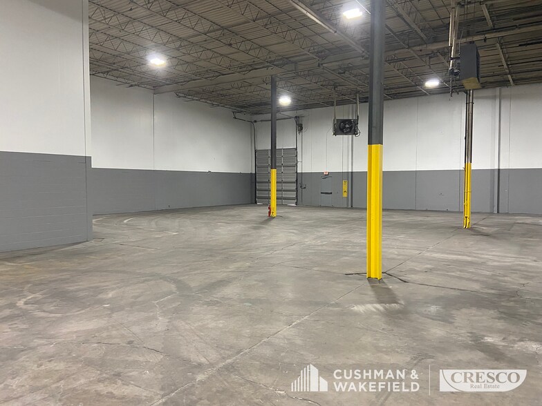 200-250 Sheldon Rd, Berea, OH à louer - Photo de l’immeuble – Image 3 sur 4