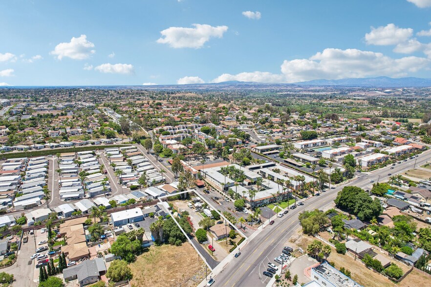 1570 N Santa Fe Ave, Vista, CA à vendre - Photo de l’immeuble – Image 1 sur 6