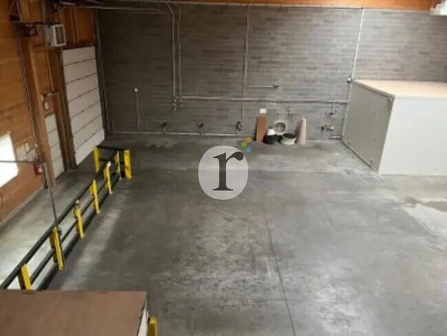 Plus de détails pour Local d’activités à vendre