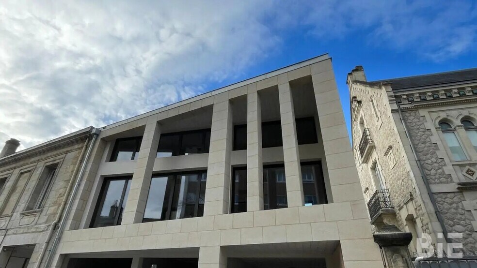Bureau dans Bordeaux à louer - Photo de l’immeuble – Image 3 sur 11