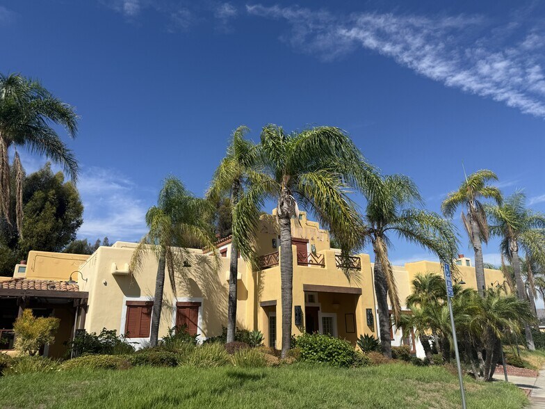 22699 Oakcrest Cir, Yorba Linda, CA à vendre - Photo de l’immeuble – Image 2 sur 54