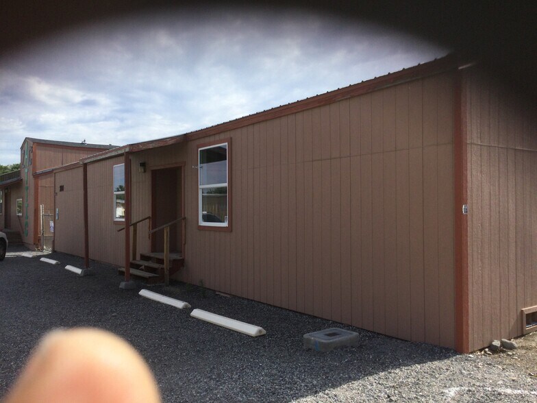 200 & 210 N Volland St. portefeuille de 2 biens à vendre sur LoopNet.fr - Photo principale – Image 1 sur 9