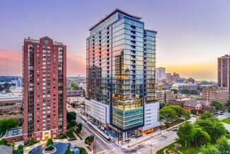 Plus de détails pour 700 E Kilbourn Ave, Milwaukee, WI - Local commercial à louer