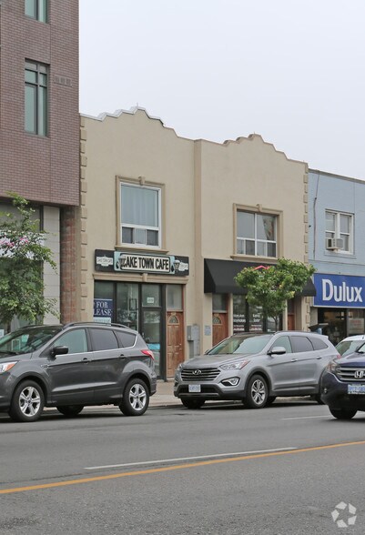 2035-2039 Danforth Av, Toronto, ON à vendre - Photo de l’immeuble – Image 2 sur 2