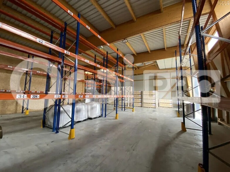 Local d’activités dans Pont-Audemer à louer - Photo de l’immeuble – Image 2 sur 10