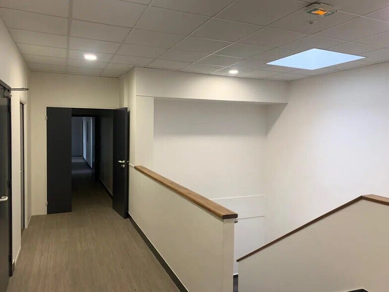 9 Chaussée Jules César, Osny à louer - Photo de l’immeuble – Image 3 sur 4