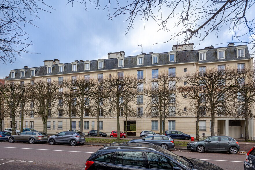 Bureau dans Versailles à louer - Photo principale – Image 1 sur 2