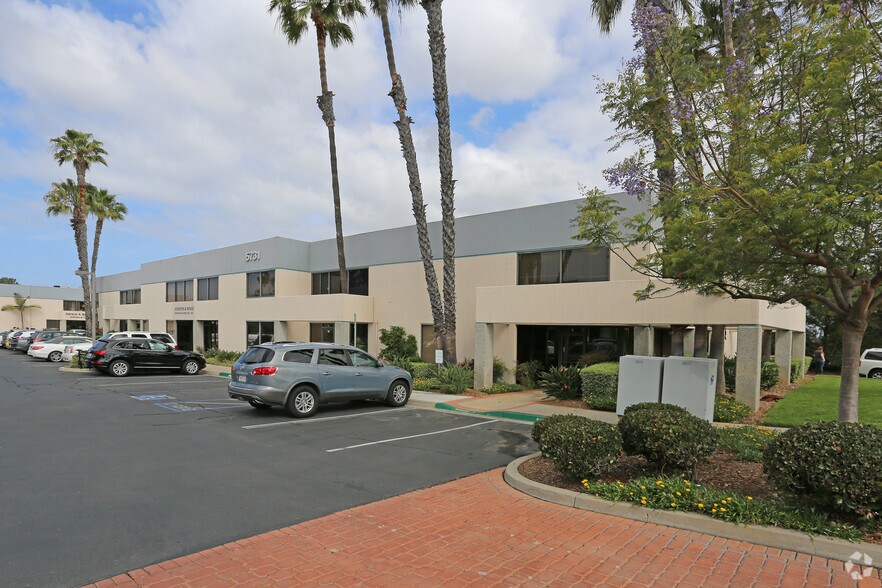 5731 Palmer Way, Carlsbad, CA à vendre - Photo de l’immeuble – Image 3 sur 15