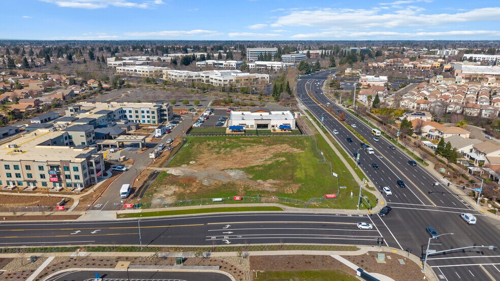 3370 Zinfandel Dr, Rancho Cordova, CA à vendre - Aérien – Image 2 sur 15