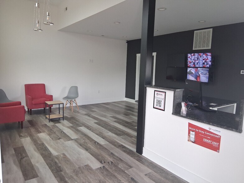 1000 Creekside Ln, Lynchburg, VA à louer - Photo de l’immeuble – Image 3 sur 5