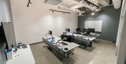 405 Av Ogilvy, Montréal, QC à louer Photo intérieure– Image 2 sur 7