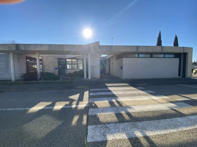 Local d'activités dans Orange à vendre - Photo de l’immeuble – Image 2 sur 11