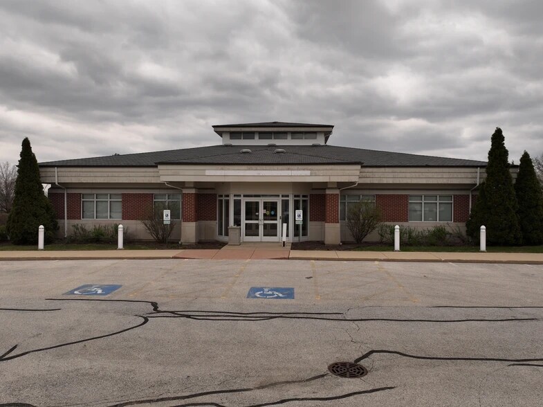 2505 N Farnsworth Ave, Aurora, IL à vendre - Photo de l’immeuble – Image 2 sur 9