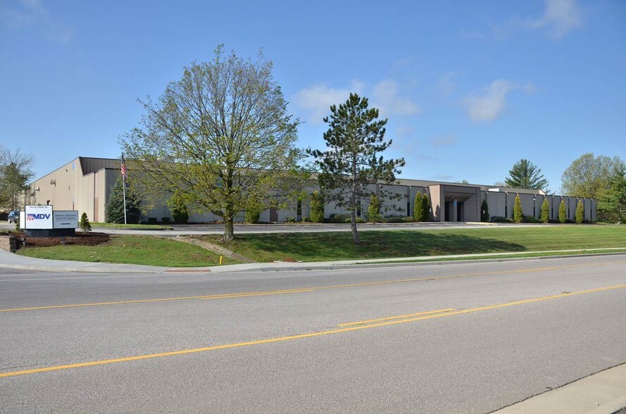 3963 Vernal Pike, Bloomington, IN à louer - Photo de l’immeuble – Image 2 sur 3