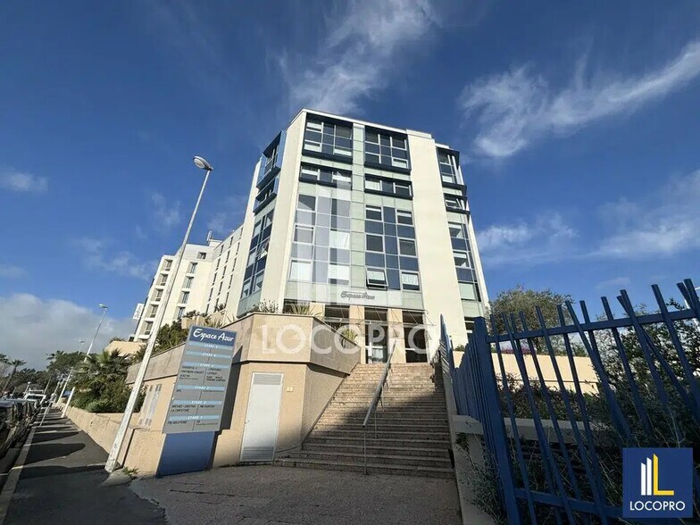 Bureau dans Nice à louer - Photo de l’immeuble – Image 2 sur 7