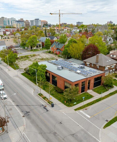 550 King St E, Kitchener, ON à vendre - Photo de l’immeuble – Image 2 sur 4