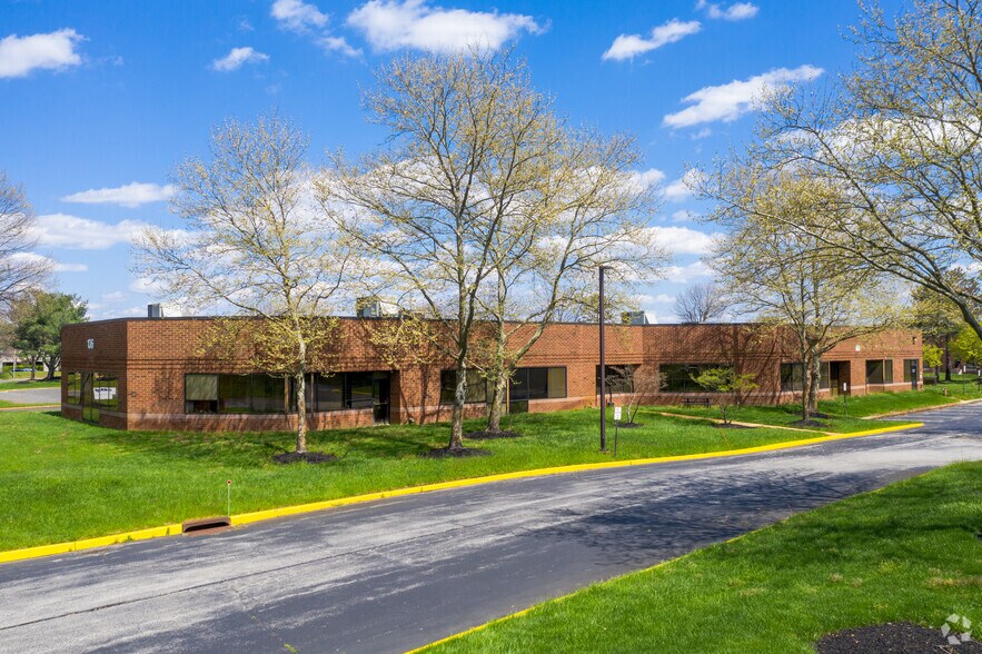136 Gaither Dr, Mount Laurel, NJ à louer - Photo de l’immeuble – Image 1 sur 2