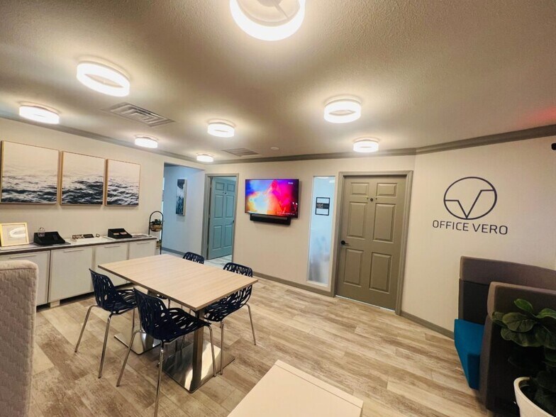333 17th St, Vero Beach, FL à louer - Photo intérieure – Image 3 sur 11