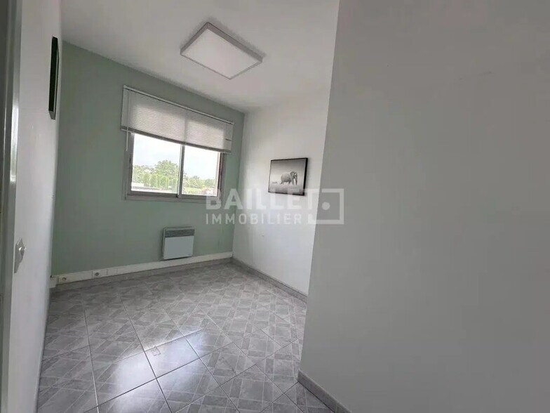 Bureau dans Tourrettes à vendre - Photo de l’immeuble – Image 3 sur 8