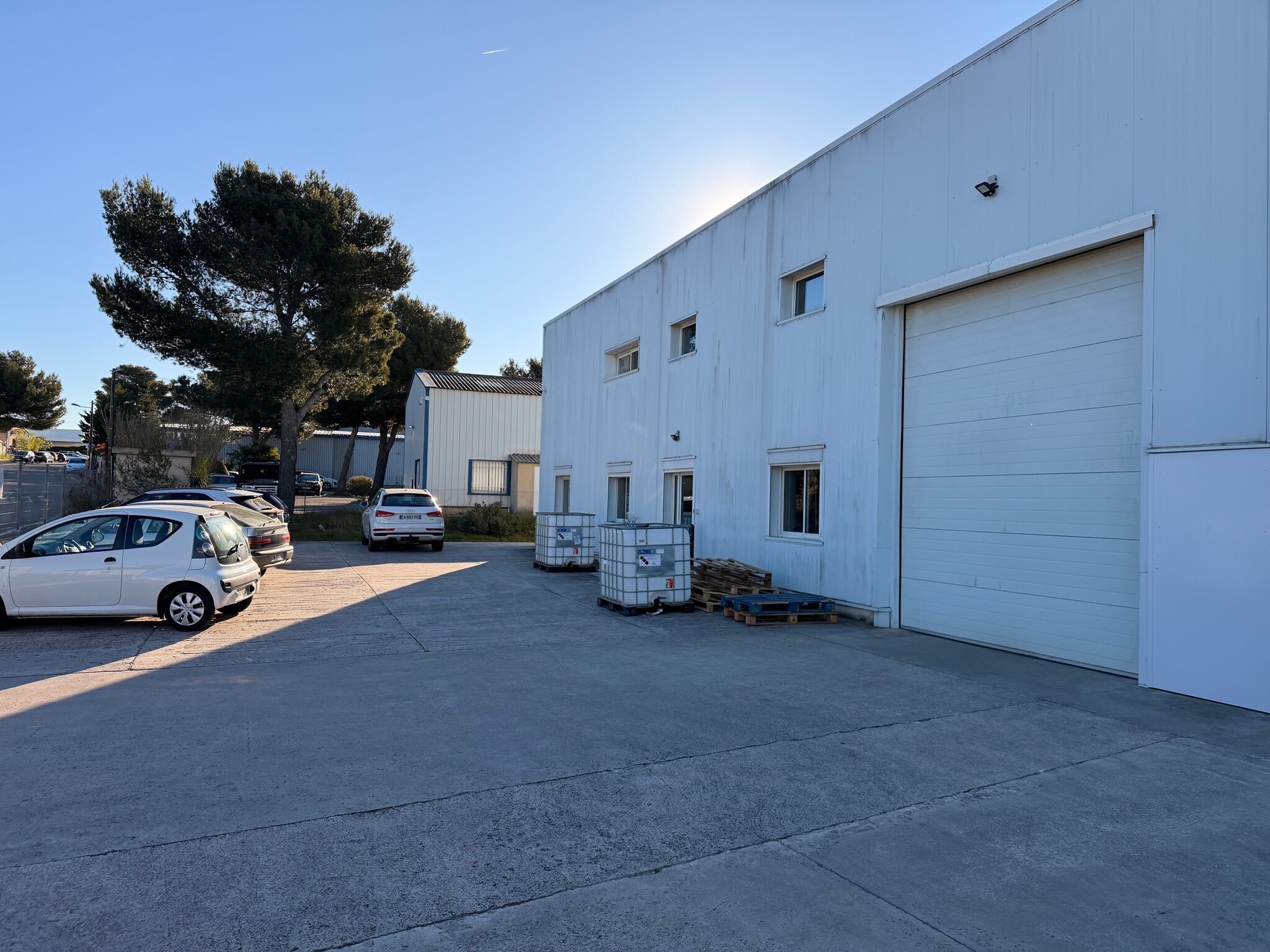 209 Avenue Des Carrières, Roquefort-la-Bédoule à louer Photo de l’immeuble– Image 1 sur 7