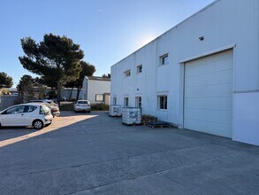 209 Avenue Des Carrières, Roquefort-la-Bédoule à louer Photo de l’immeuble– Image 1 sur 7