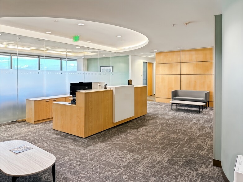 6303 Owensmouth Ave, Woodland Hills, CA à louer - Photo intérieure – Image 2 sur 20