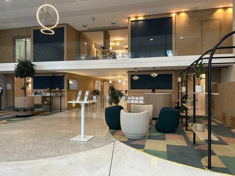 Bureau dans Ivry-sur-Seine à louer - Photo de l’immeuble – Image 3 sur 10