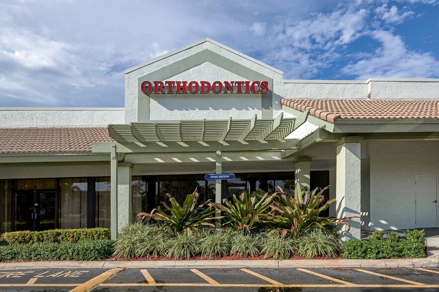 6685 Forest Hill Blvd, West Palm Beach, FL à louer - Photo de l’immeuble – Image 2 sur 5