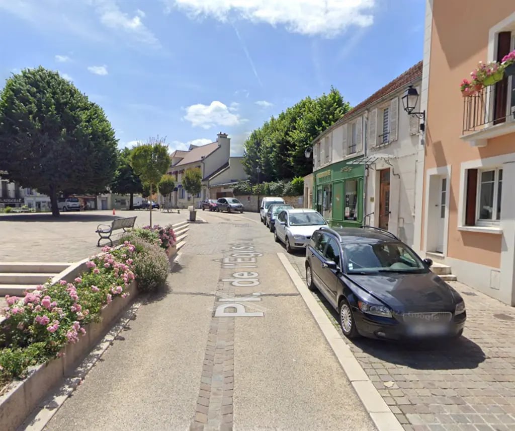 Local commercial dans Louveciennes à louer Photo de l’immeuble– Image 1 sur 3