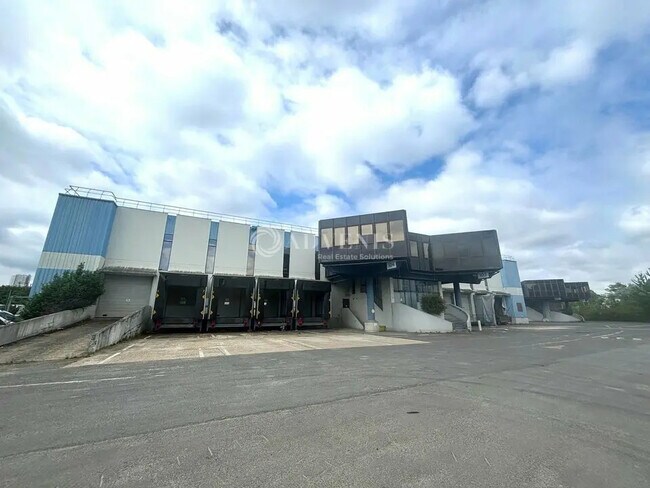 Plus de détails pour Local d'activités à louer