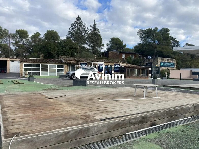 Local commercial dans Le Muy à louer - Photo de l’immeuble – Image 3 sur 17