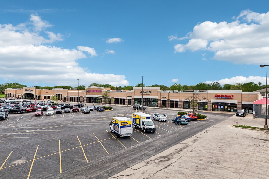 760-800 W Johnson St, Fond Du Lac, WI à louer - Photo de l’immeuble – Image 2 sur 5