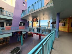 250 N Atlantic Ave, Daytona Beach, FL à louer Photo de l’immeuble– Image 2 sur 10