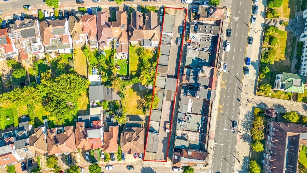 3 Ashbourne Way, Londres à vendre - Aérien – Image 3 sur 25